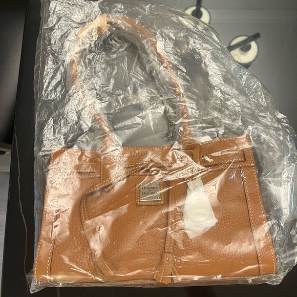 Dooney & Bourke All Weather Leather East West Tassel Tote Bag NWT 👜 - Picture 14 of 14